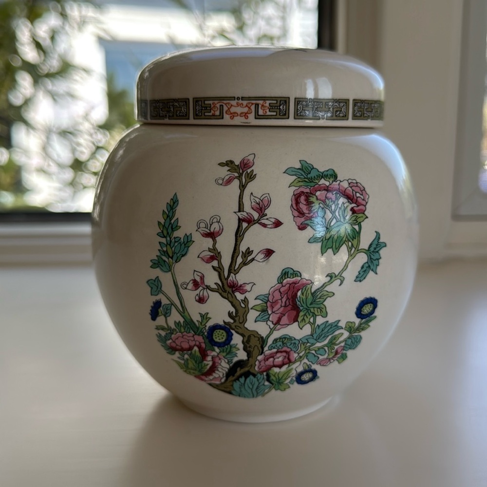 Sadler Ginger Jar, Vintage,  Beautiful condition.